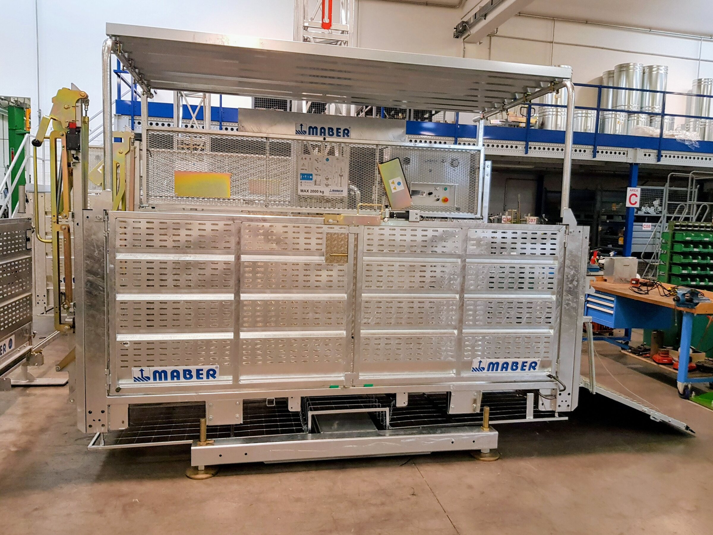 Plateforme de transport MABER MBC 2000 galvanisée, avec sa plaque de charge maximale de 2 000 kg